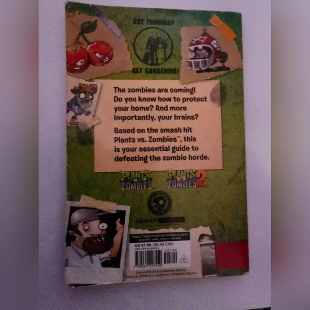 Plants vs. Zombies Book - Picture 3 of 5